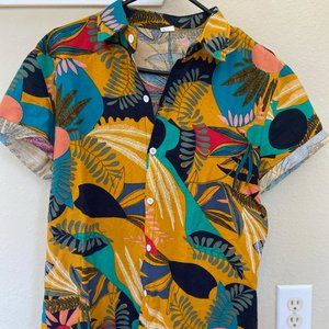 Size M Short Sleeve Botton Down Shirt